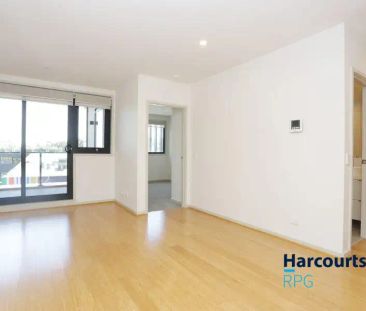 “One Bedroom Apartment with Car Spot” - Photo 3