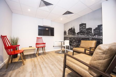 West Walk Studios - Photo 3