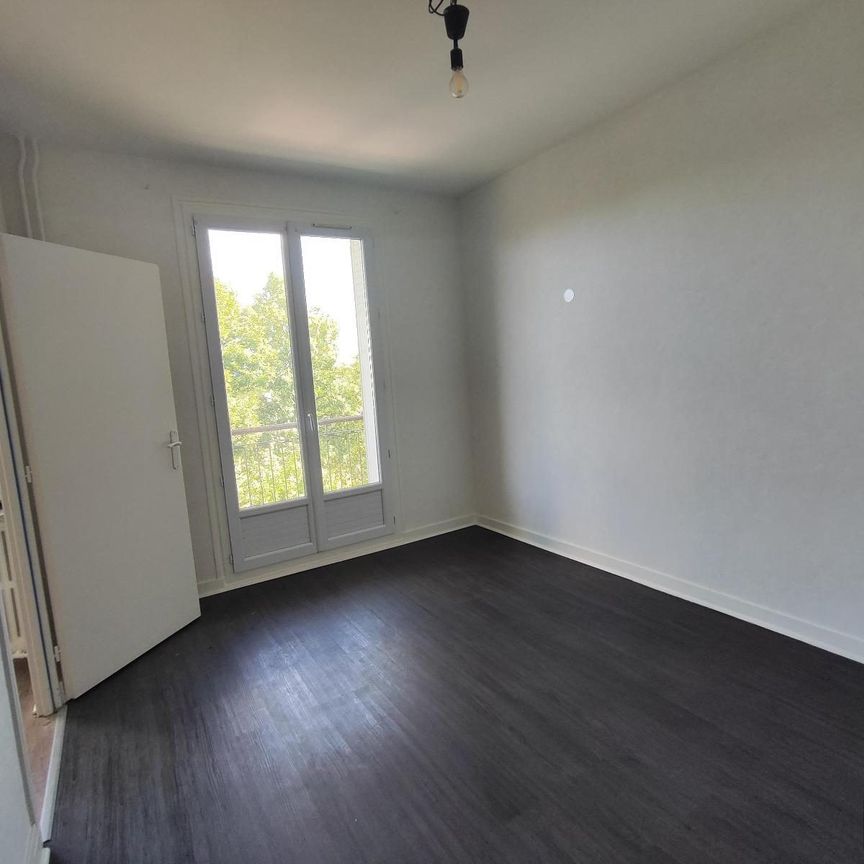 Location Appartement 4 pièces 98m² POITIERS 86000 - Photo 1