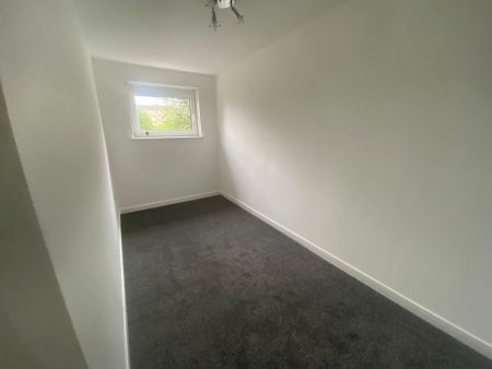 4 Bedroom Property To Rent - Photo 3