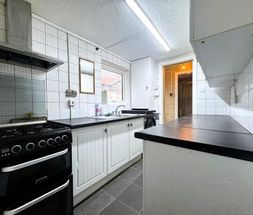 4 bedroom terraced house to rent - Photo 5