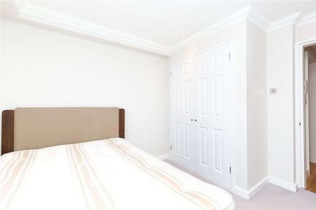 A well presented one bedroom apartment within church conversion in Angel. - Photo 4
