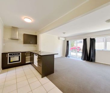 Spacious one bedroom unit plus carpark - Photo 3