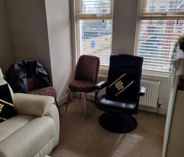 1 bedroom in a house share to rent - Photo 1