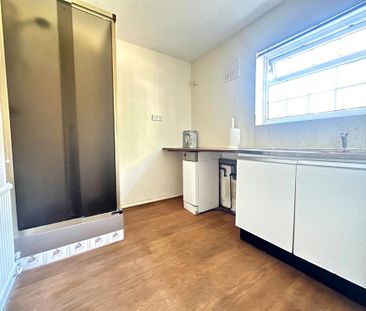 3 bedroom end of terrace house to rent - Photo 4