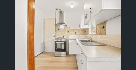 Neat 3 Bedroom Home, Great Location! - Photo 2