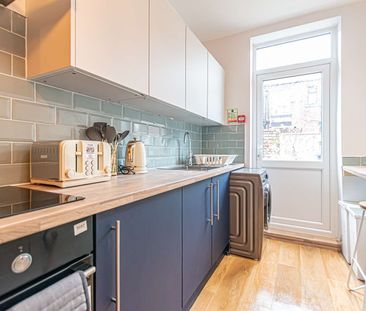 🏠 Great location professional house share 🏠 Room 5 - Photo 3