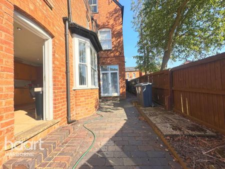 5 bedroom terraced house to rent - Photo 2