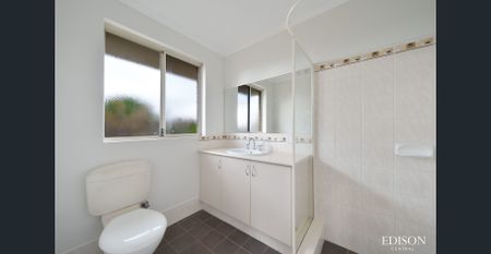 Light, Bright & Beautifully Refreshed Family Home in a Quiet Cul-de-Sac! - Photo 3