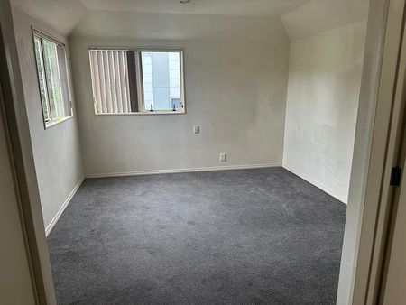 Charming 4BR Home in Remuera - Photo 3