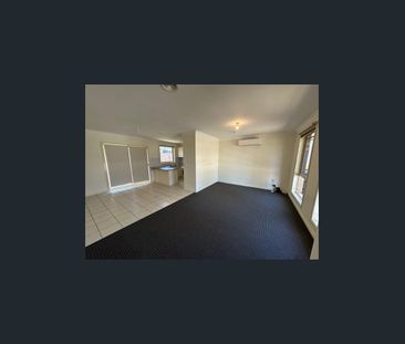 Spacious and comfortable three-bedroom home - Photo 1