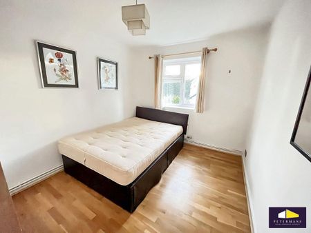 3 bedroom flat to rent - Photo 4