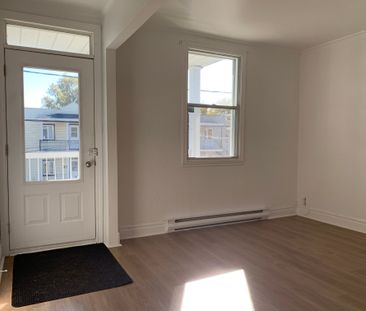 Beau 4 ½ à Saint-Jérôme – 5 Électros Inclus, 2 Stationnement Déneig... - Photo 3