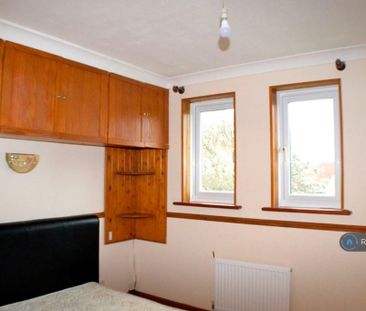 2 bedroom end of terrace house to rent - Photo 3