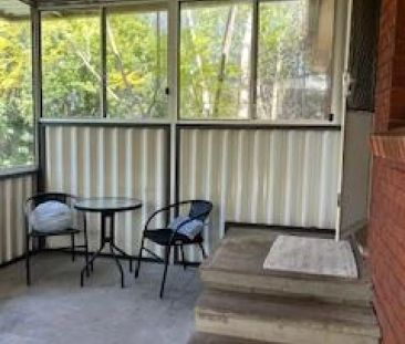 “Freshly painted with newly polished timber floorboards” - Photo 4