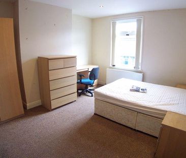 1 bedroom in a flat share to rent - Photo 3
