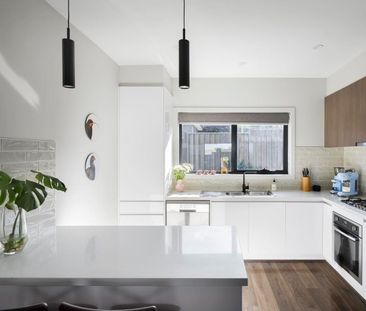 Indoor-outdoor space, style and sophisticated luxury! - Photo 3