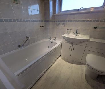 4 bedroom terraced house to rent - Photo 6