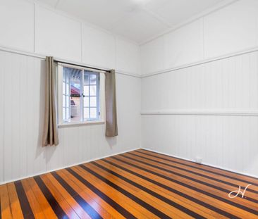 CHARMING & VERSATILE 2-BEDROOM HOME IN ONE MILE - Photo 5