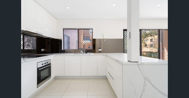 Spacious, modern and convenient - Photo 1