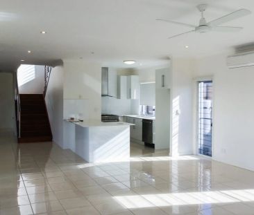 Spacious Family Home in Prime Coastal Location - Photo 3