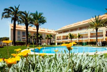 For long-term rent: apartment in Javea, Golden Garden urbanization, with 2 bedrooms and a pool.