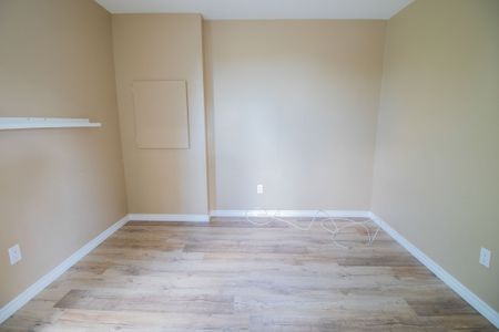 **STUNNING** Beautiful 2 Bedroom Upper Unit in Welland - Photo 3