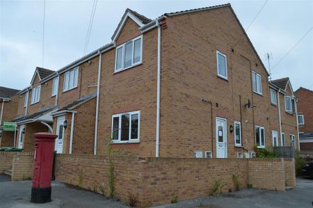 2 bedroom flat to rent - Photo 2