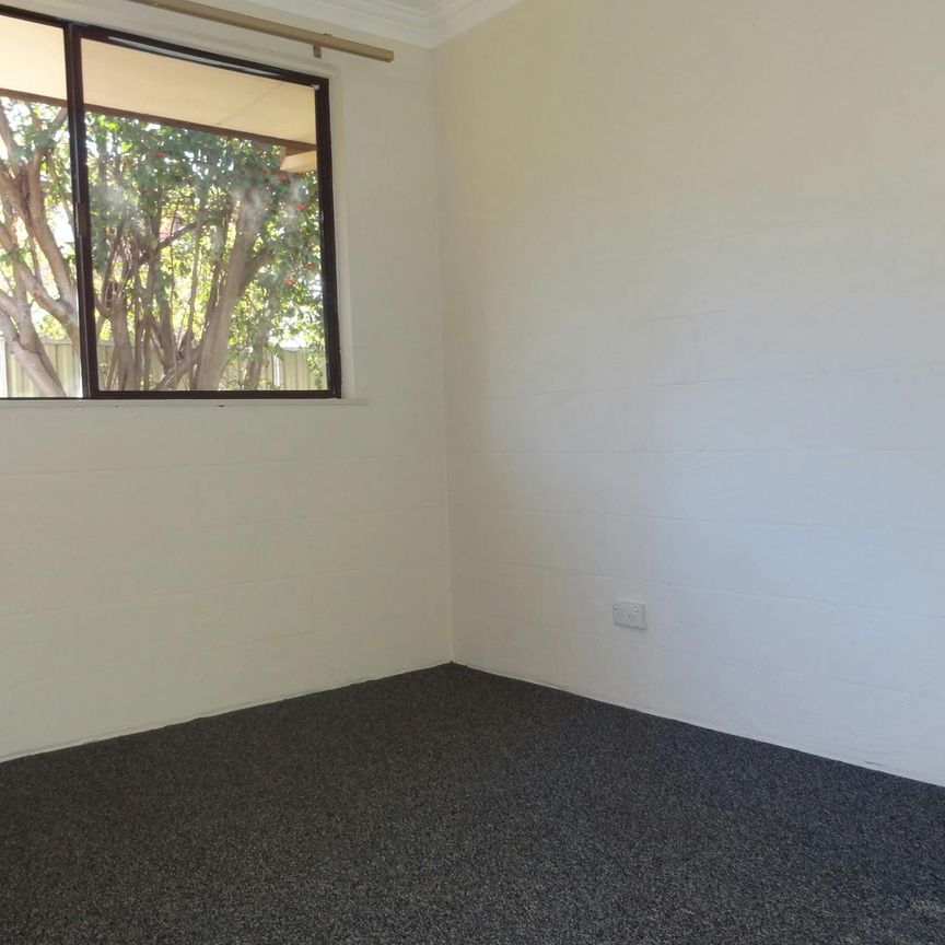 SPACIOUS UNIT! - Photo 1