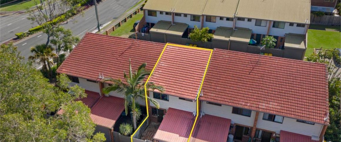 Spacious Townhouse In Quiet Complex! - Photo 1