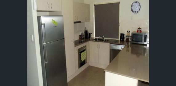 Spacious 4 Bedroom Home in Convenient Location - Photo 2