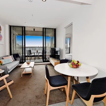 Modern 1-bedroom apartment near Bridge Rd/Church St tram stop - Photo 1