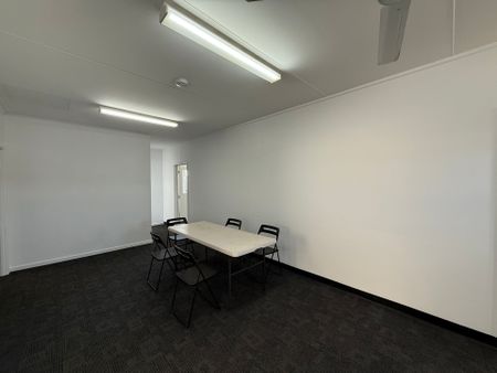 Fully Furnished Accommodation with Flexible Living - Photo 5