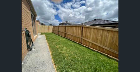 Immaculate residence with functional layout. - Photo 5