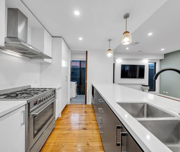 A Luxurious Family Haven You'll Love Coming Home To! - Photo 5