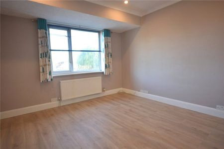 Stoneleigh Crescent, Epsom, Surrey, KT19 0RP - Photo 2