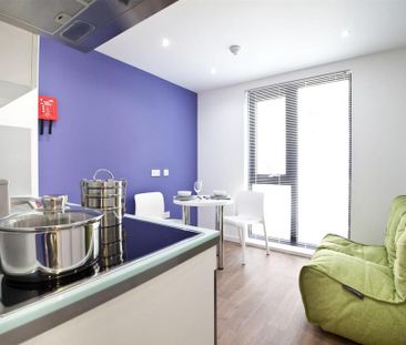 1 bedroom in a flat share to rent - Photo 5