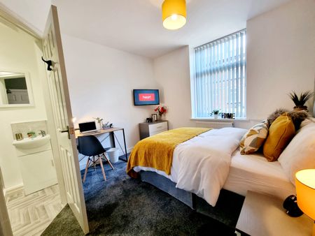 Absolutely Luxurious Brand New en-suite Rooms - Photo 3