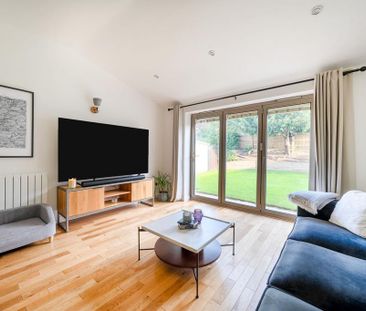 3 bedroom semi-detached house to rent - Photo 4