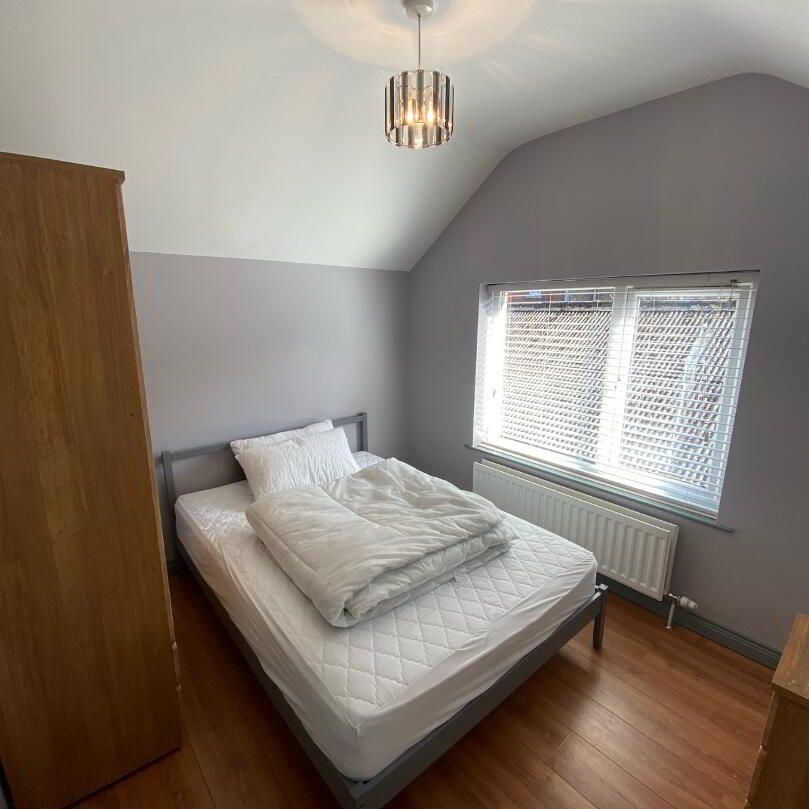 Great Accommodation, 54 Fitzroy Avenue, BT71HX, Belfast - Photo 1