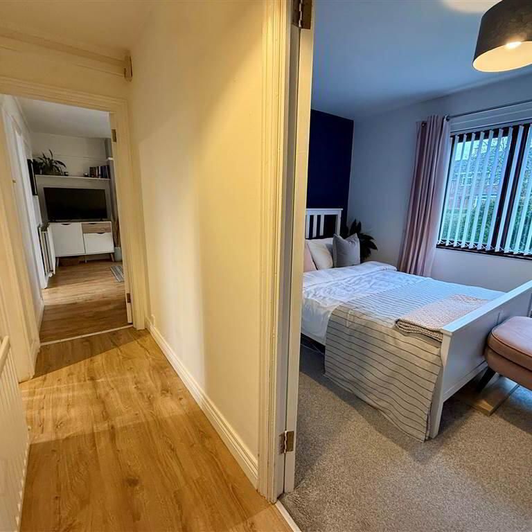 22b Lower Braniel Road, Belfast, BT5 7JQ - Photo 1