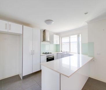 Large Family Home in Deebing Heights! - Photo 6