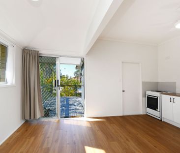 2-Bedroom Unit – Walk to Shelly Beach - Photo 4