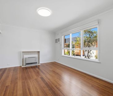 Spacious 2-Bedroom Unit Moments from Mordialloc Beach - Photo 1