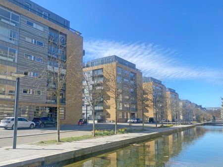 Bright and modern apartment with two bedrooms and a large balcony in attractive Islands Brygge - Photo 2