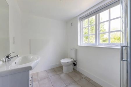 3 bedroom detached house to rent - Photo 3