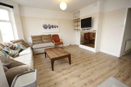 6 bedroom detached house to rent - Photo 3