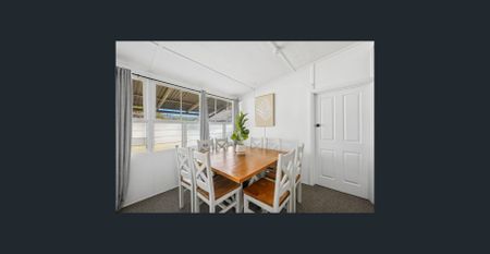 Classic 5 Bedroom, Funished Home - Photo 3