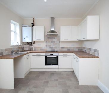 3 bedroom semi-detached house to rent - Photo 6