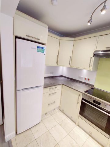 2 bedroom flat to rent - Photo 4